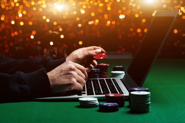 Người dùng Việt Nam trải nghiệm King Club trên điện thoại di động